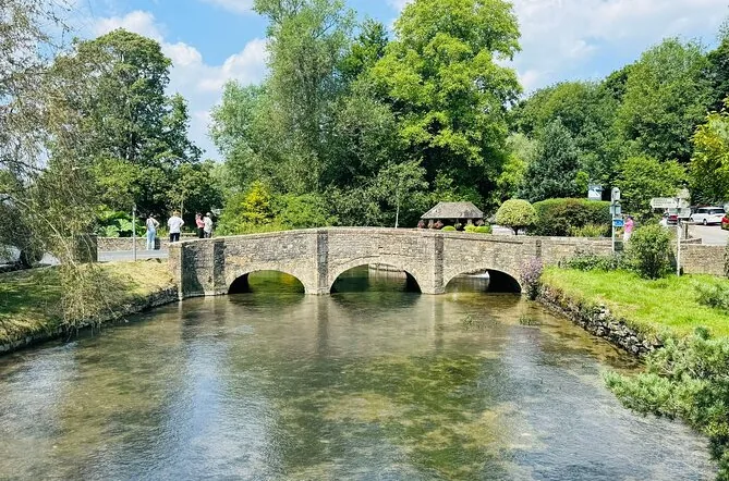 Cotswolds Coach Tour with Pub Lunch Option